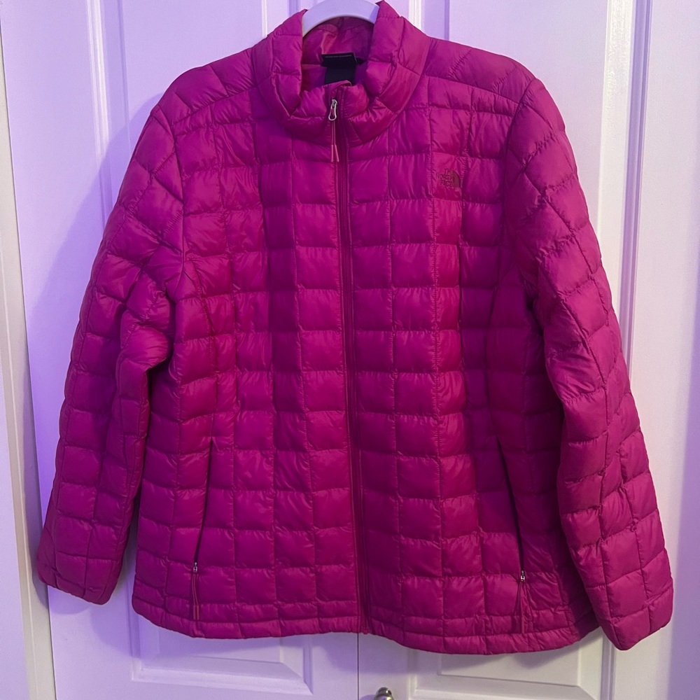 The North Face Women's Puffer Jacket - Magenta